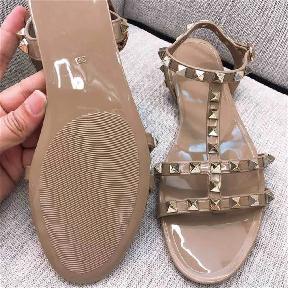 Chuezy/Новая модная женская обувь с ремешком и пряжкой летние сандалии высококачественные прозрачные сандалии с заклепками женские шипованные сандалии с заклепками 35-40