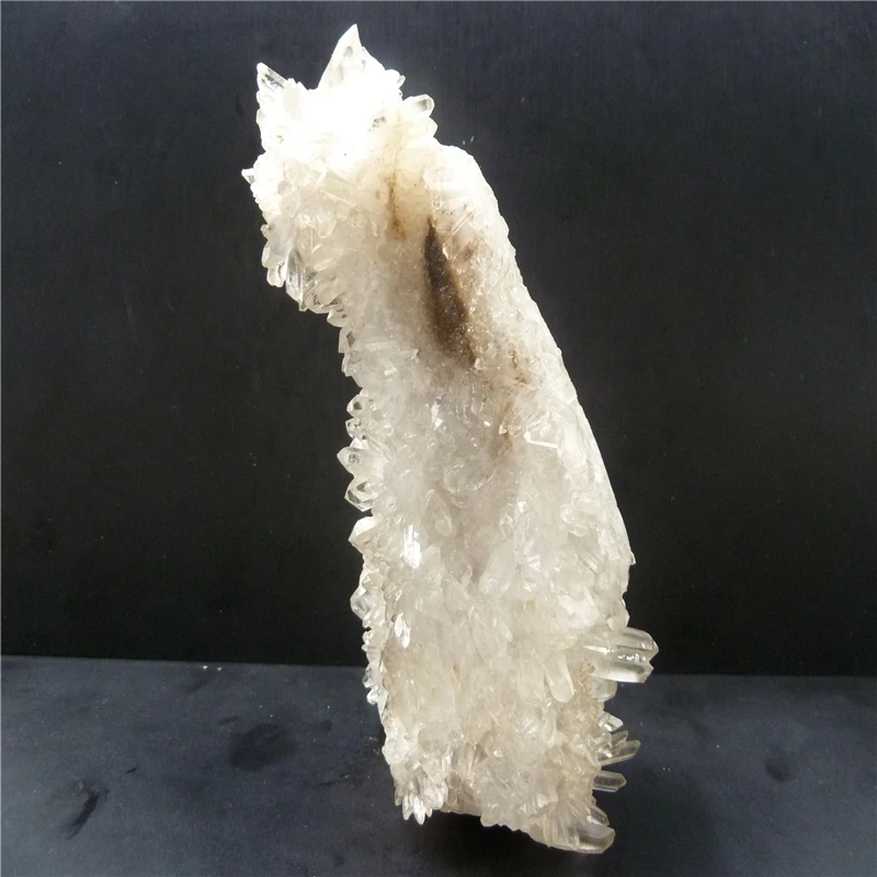 

NATURAL QUARTZ CRYSTAL skull T695