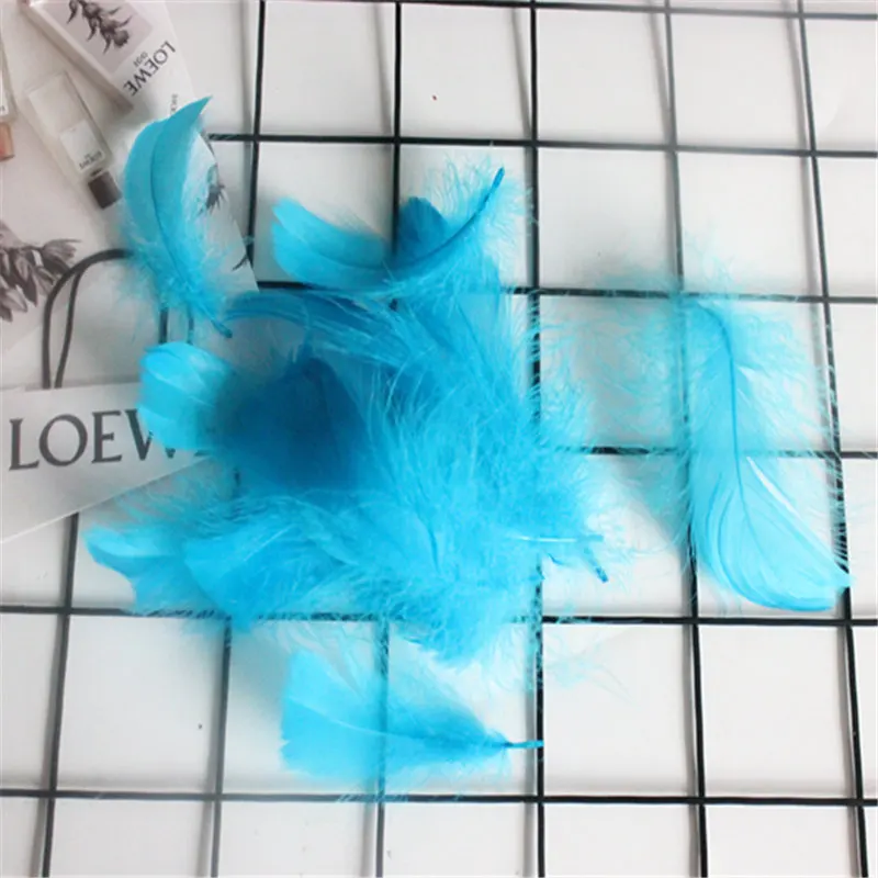 Натуральные перья 50 шт./лот 4-7 см 1-2 дюйма маленькие плавающие гусиные перья цветные перья, пух для украшения - Цвет: sky blue 50pcs