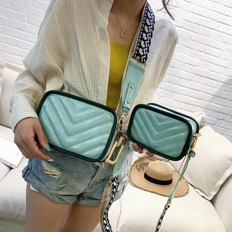 

2019 new wave Korean version of the ladies Messenger bag wide shoulder strap shoulder fashion diamond small square bag