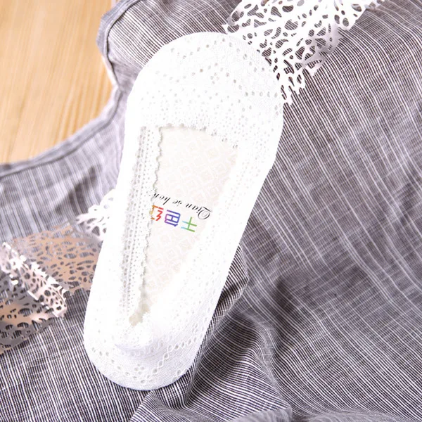 Женские летние носки с цветочным узором; японские невидимые лодочки с низким вырезом и кружевом; женские нескользящие силиконовые носки; Meias - Цвет: White