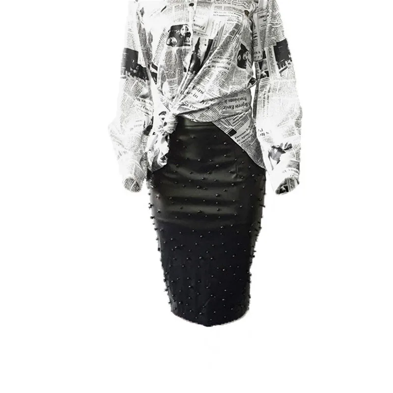 Женская черная юбка из искусственной кожи с жемчужинами и бусинами, женские юбки-карандаш с высокой талией, высокая уличная юбка средней длины из полиуретана с разрезом сзади