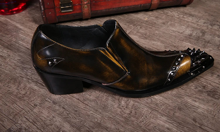 Мужские итальянские ботинки из кожи винно-красного цвета; свадебные туфли на высоком каблуке; оксфорды из змеиной кожи с острым носком; бордовые модельные лоферы с заклепками