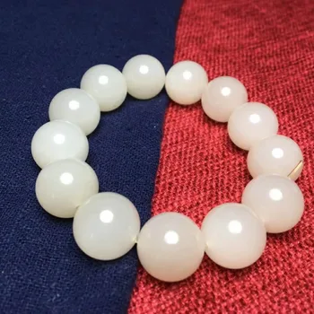

Hetian yu white bracelet, yu is warm and delicate