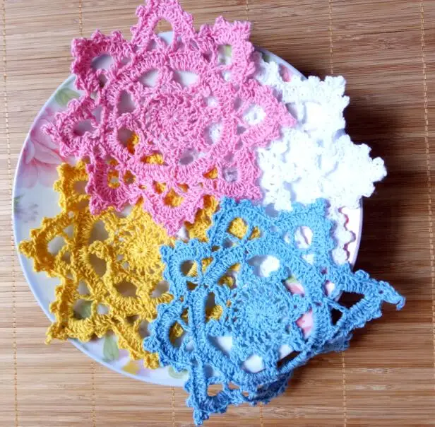 DIY Аппликация из кружева, связанного крючком Посуда Подставки Коврики на стол коврик сетка столовых трикотажное «кроше» с цветочным рисунком салфетка onderzetters posavaso