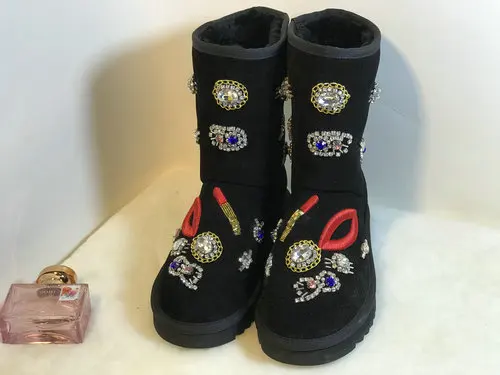 

2018 winter snow boots ladies embroidered Red lips flats shoes round toe Luxury rhinestone boots Keep warm Handmade women shoes