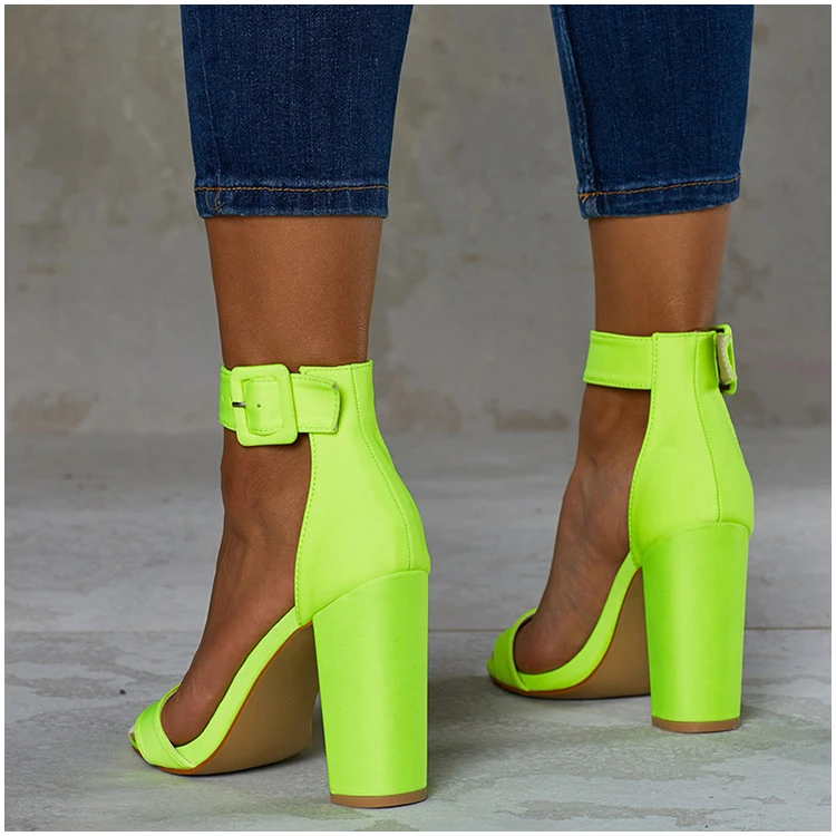 Eilyken; Новинка года; женские босоножки; цвет красный, зеленый; Туфли на квадратном каблуке с ремешком и пряжкой; пикантные босоножки на высоком каблуке с открытым носком; повседневная обувь; Размеры 35-42