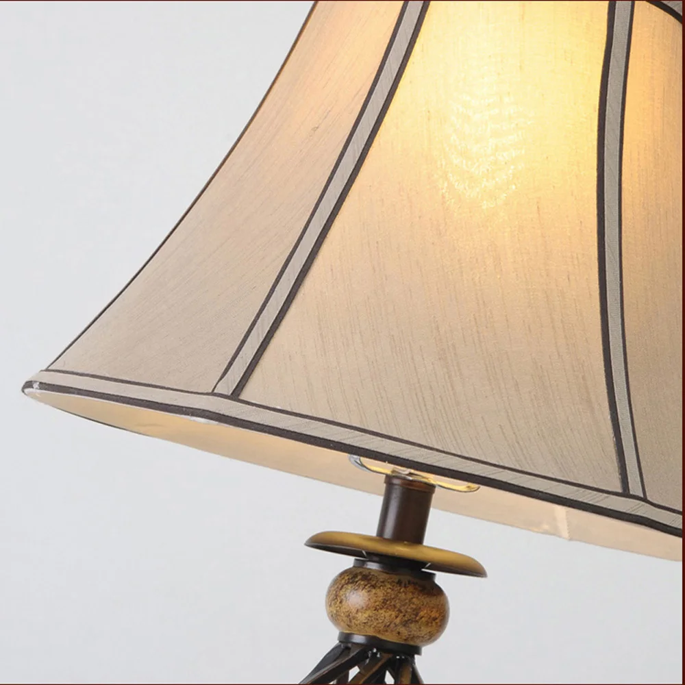 Винтажный Европейский спальня светильник на прикроватный столик из металлической ткани кантри деревенский кабинет контрактный стол осветительные приборы