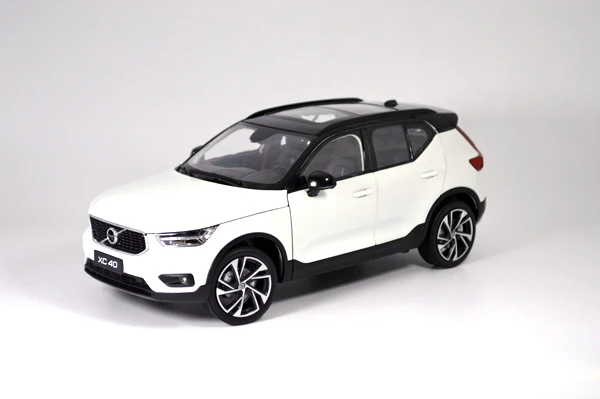 Paudi модель 1/18 1:18 Масштаб Volvo XC40 белая литая модель автомобиля Игрушечная модель автомобиля открываются двери - Цвет: 2565W