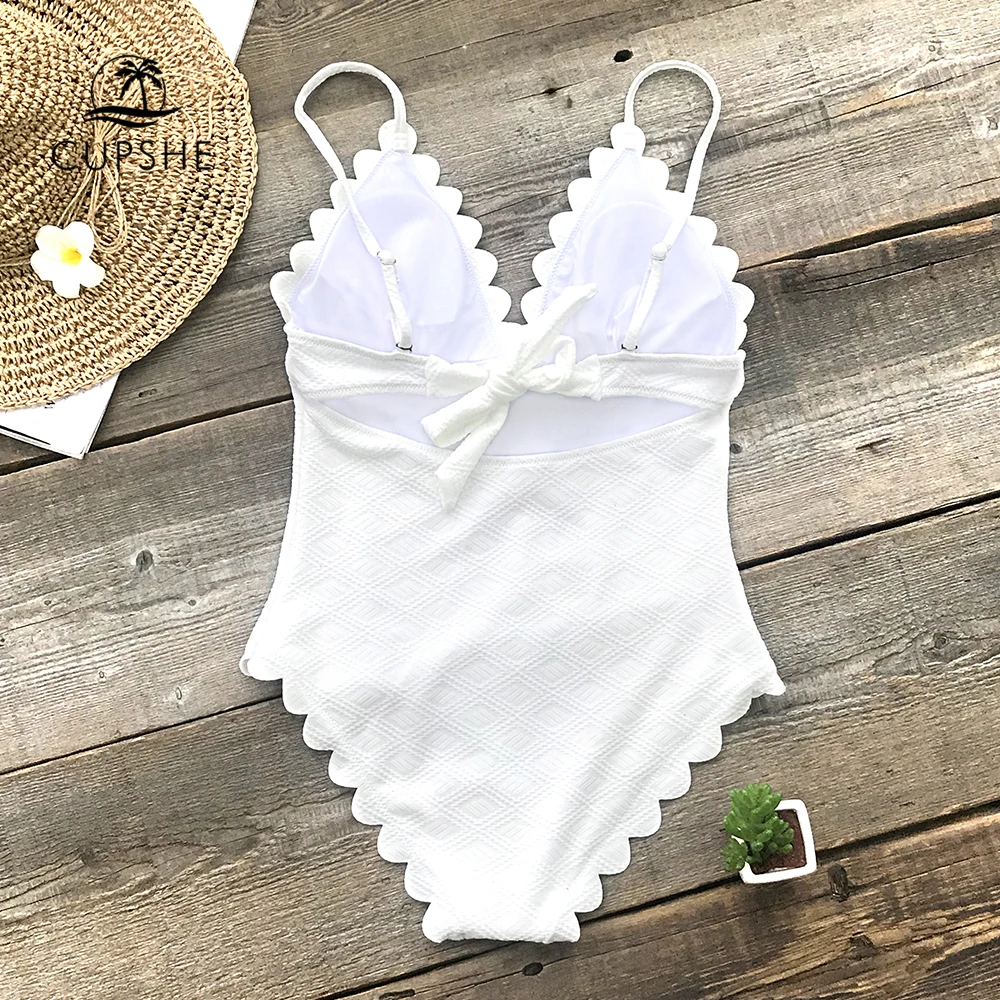 Kaufen CUPSHE Weiß Einteiliges Scalloped Badeanzug Frauen Feste Gebunden Monokini Badeanzüge 2020 Mädchen Sexy Bademode