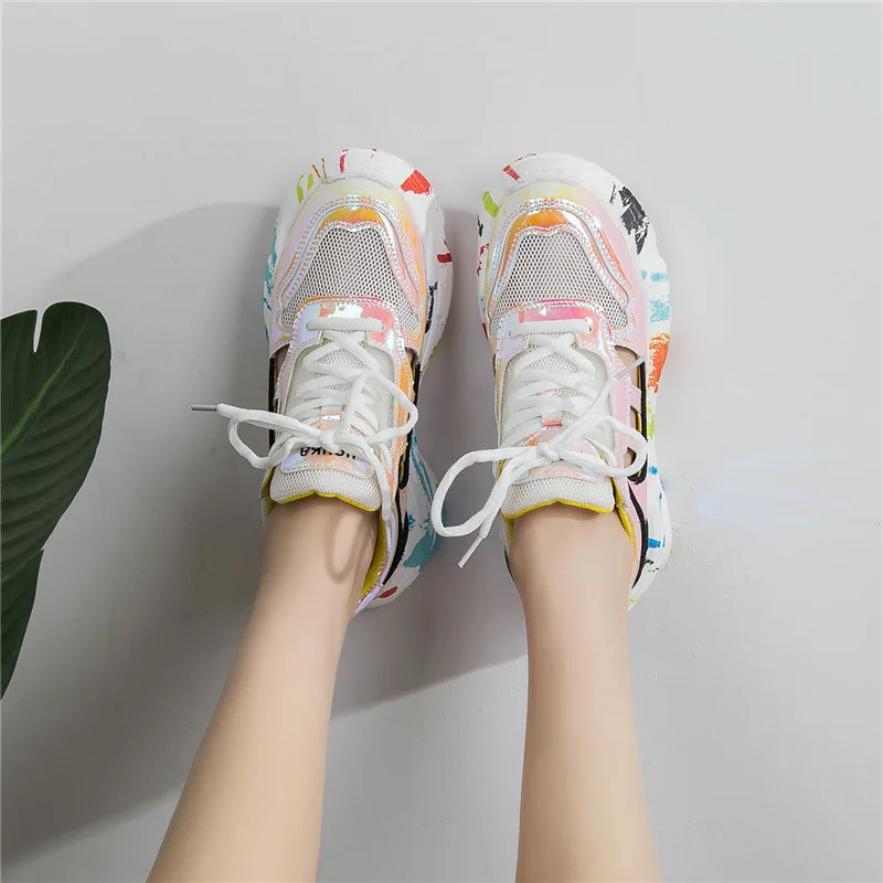 

2019 summer new style simple and simple color graffiti casual shoes women comfortable mesh breathable flat shoes