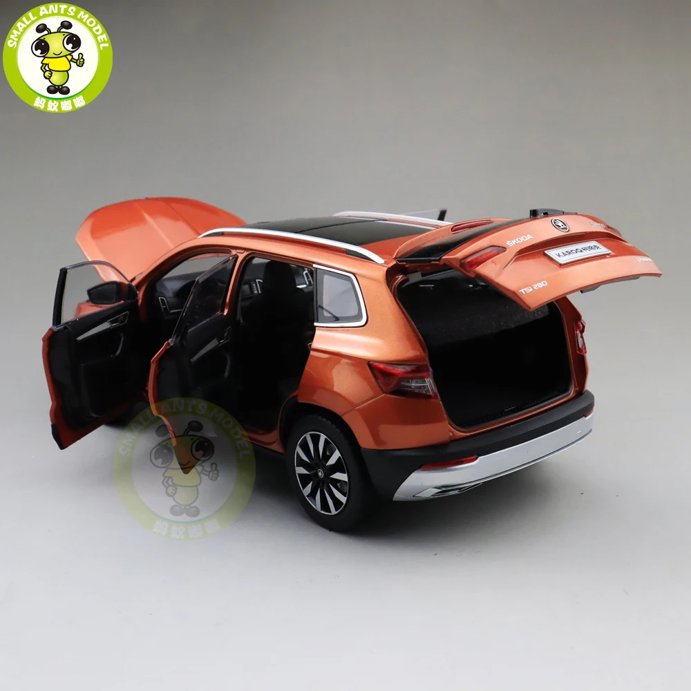 1/18 Skoda KAROQ SUV литая модель металлическая модель автомобиля SUV игрушки подарок для мальчиков и девочек коллекция хобби оранжевый