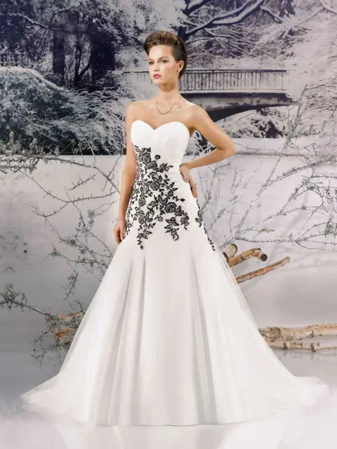 Designer Fashionable A Line Vintage Wedding Dress Vestido White And Designer Fashionable A Line Vintage Wedding Dress Vestido White And Black Corset Veu De Noiva