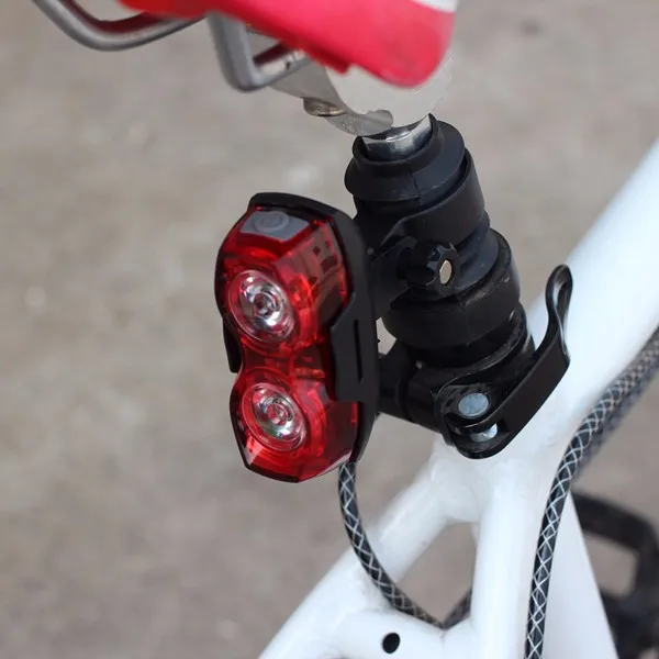 MUQGEW езды на велосипеде в ночное время супер яркий красный 2 светодиодный задний светильник велосипед велосипедный шлем безопасности Светильник Зажим крепление комплект AAA Батарея Прямая