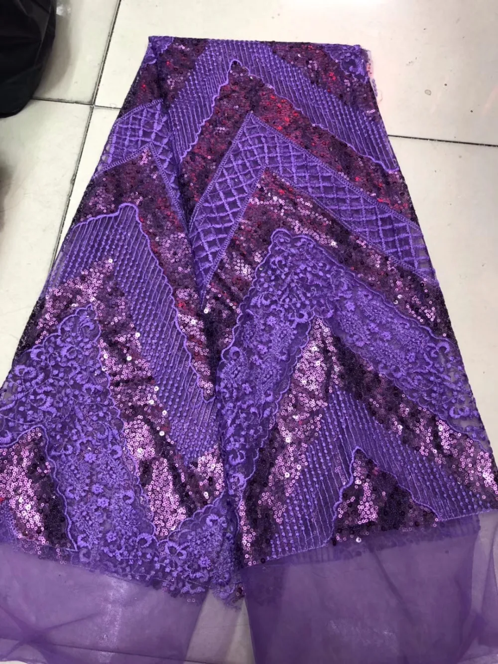 

African Sequin Lace Fabric Embroidered Lace Trim The Fabric On The Dresses Nigerian Lace Fabrics 2018 Hot Sale