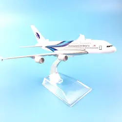 Бесплатная доставка 16 см A380 Malaysia Airlines сплав металла модель самолета Модель самолета игрушки подарок на день рождения