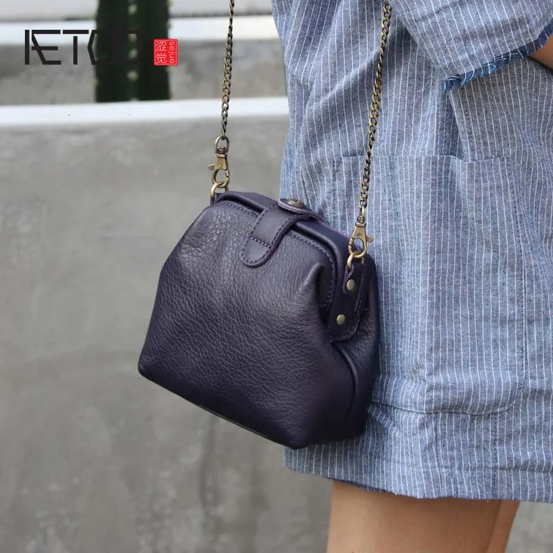 

AETOO New mini leather doctor bag female first layer cowhide chain shoulder slung small bag soft leather purple mobile phone bag