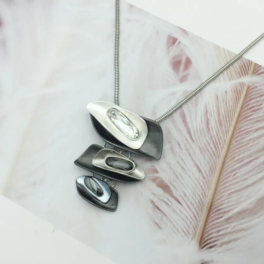 

Unique Design Alloy Pendant Necklace Crystal bijoux Women Summer Punk Statement Necklace Wedding Party Gift