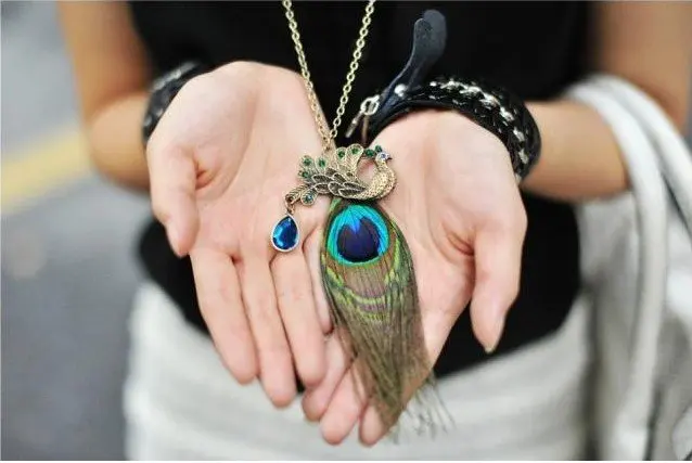 

New Arrival Hot Selling Fashion Rhinestone Peacock Feather Necklace N8