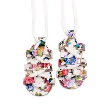 Детские модные сандалии летние Цветочный принт противоскользящие мягкая подошва Обувь кожаная для девочек с поясом