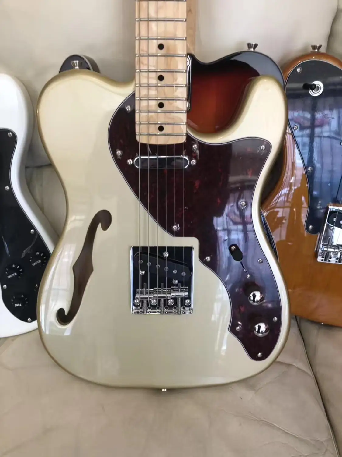 

free shipping Tokai perfect condition Thinline Body F hole electric guitar comes with soft gig bag