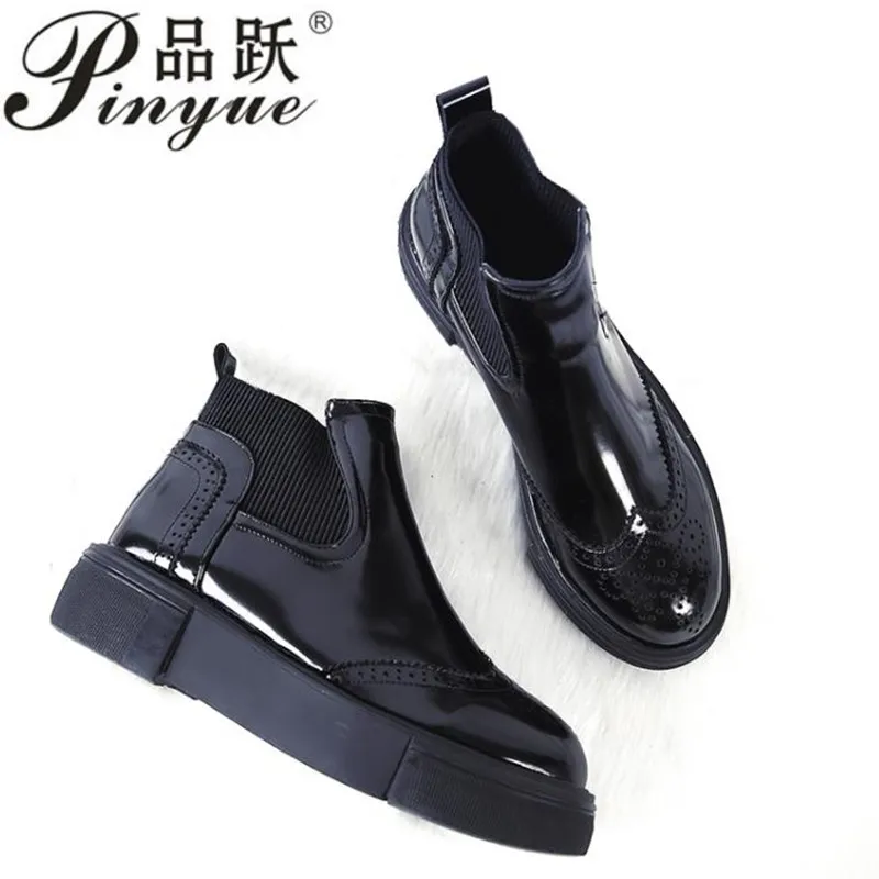 Baratos 2019 botines para mujer primavera moda Otoño simple deslizamiento brillante plataforma de cuero bota femenina botas planas con cuero