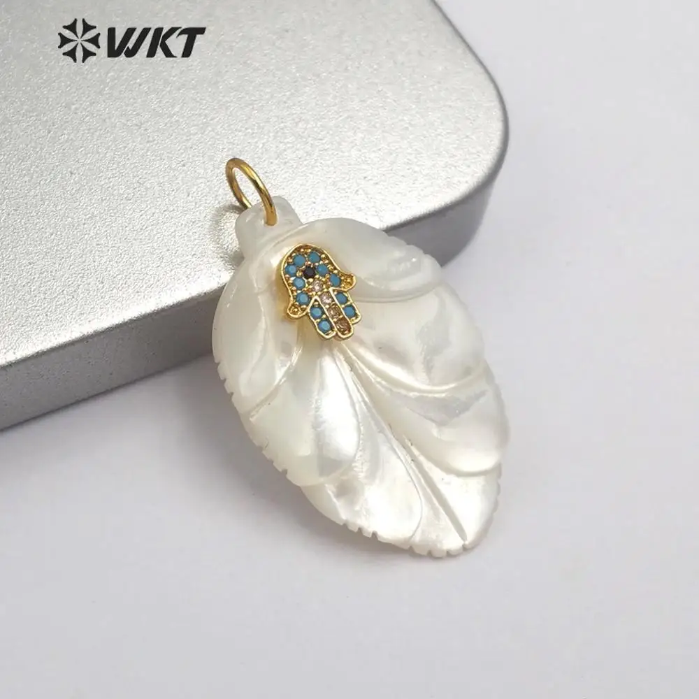 

WT-MP129 Carved Shell& CZ Pendant Petal Shell With Moon Sun Evil Eye Hamas Cross Charm Handmade Jewelry Women Necklace Pendant
