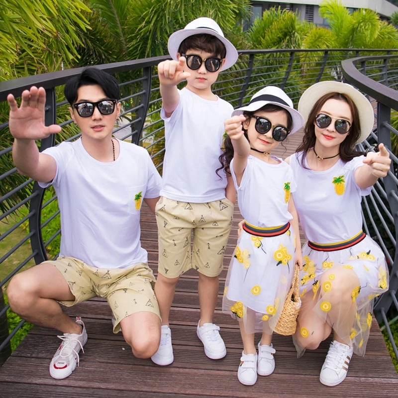 

Family Set Mother Daughter Off-shoulder Dresses Father Son Cotton T shirt+Shorts 2 Pcs Set Family Clothing Sets Parent-Child Set
