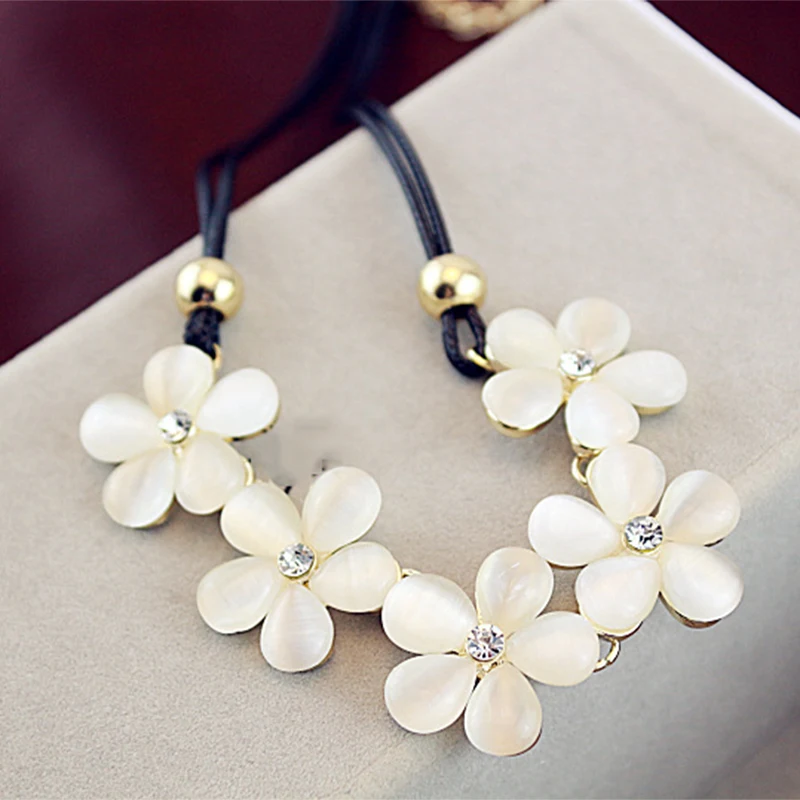 Collares con colgantes de estilo moderno para mujer, Gargantilla cristal, bonito ojo de gato, flor de PU, cadena larga para suéter|sweater chain|crystal choker necklacenecklace women long - AliExpress