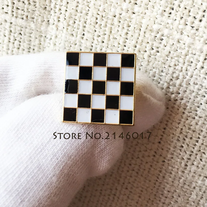 

10pcs Masonic Black White Checkered Rug Floor Brooch Blue Lodge Lapel Pin for Freemason Mosaic Pavement Pins Badge Free Masons