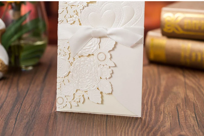 50 шт./лот элегантный белый лазерный разрез Пригласительные открытки на свадьбу с лентой сохранить дату свадебный душ настроить вечерние принадлежности