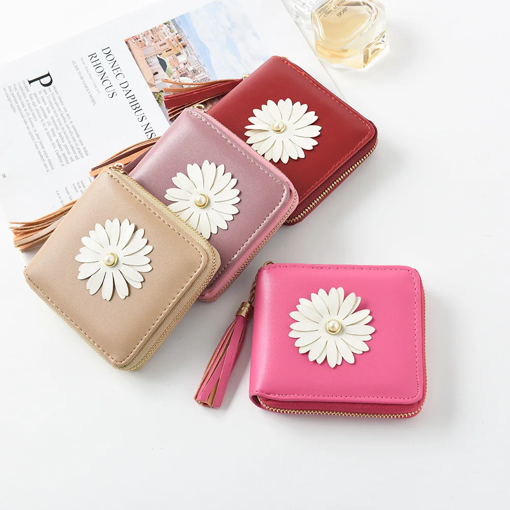 

Women's Short Purse Fashionable Multicolored Embroidered Pearl Embedded Small Refreshing Personal Change Wallet