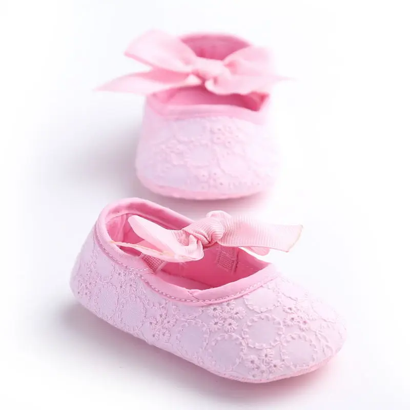 Новая Милая повседневная обувь для маленьких девочек на мягкой подошве с бантиком весенне-Осенняя обувь без шнуровки с цветочным принтом для детей 0-18 месяцев, 5 стилей