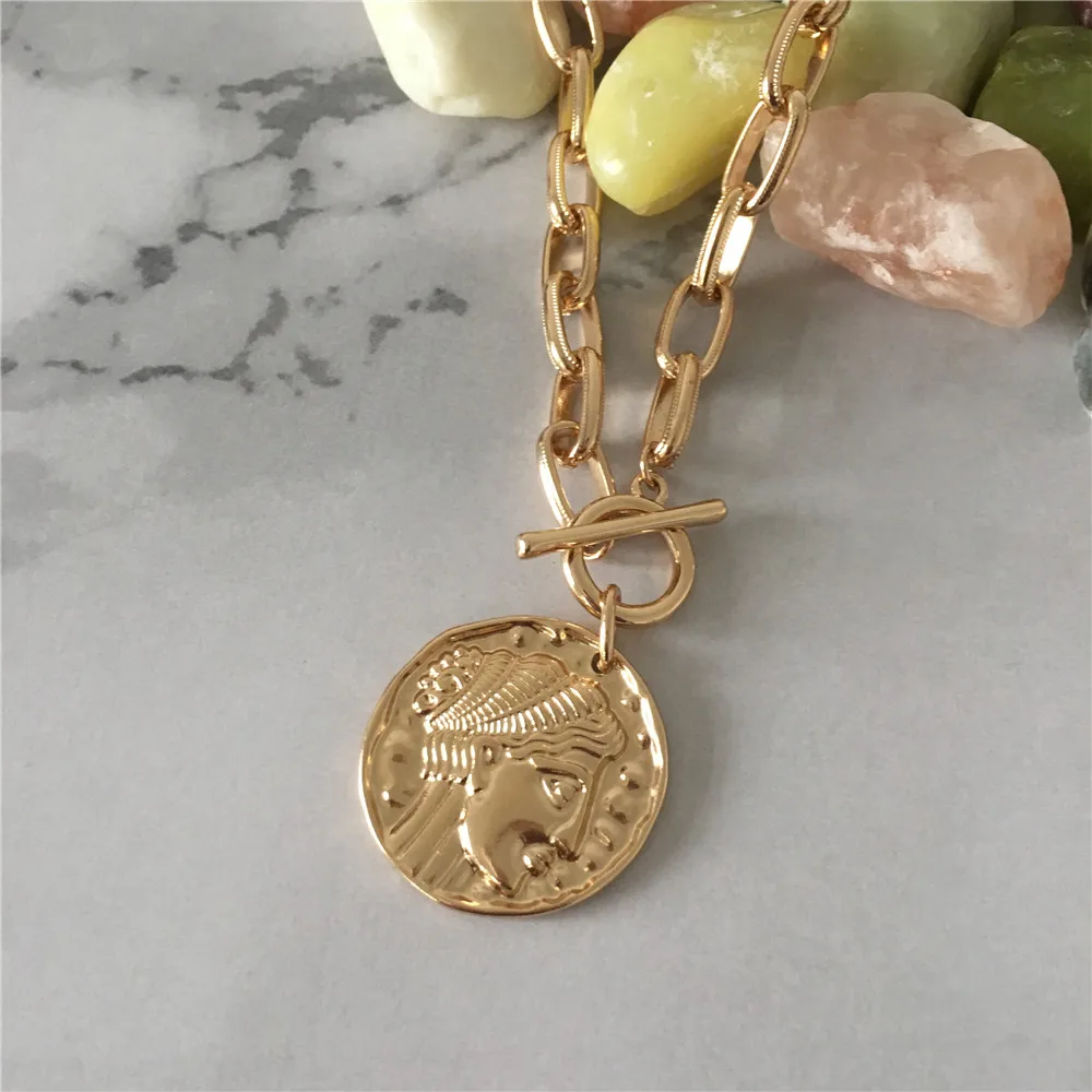 

CHIC WOMEN NECKLACE GOLD COLOR PLATING FACE ENGRAVED LARGE PENDANT NECKLACE