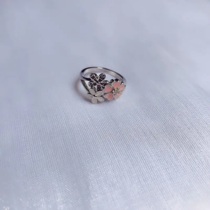 

Sakura Daisy Index Finger Female Simple Sweet Wind Trend Personality Japanese And Korean Temperament Special Ring Recommendation