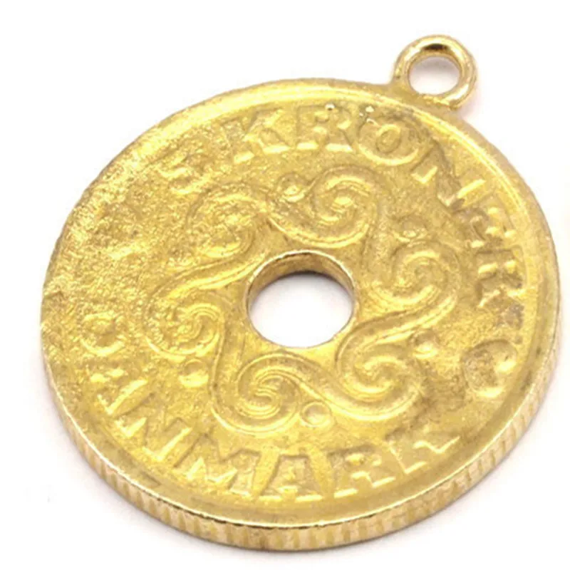 круглая монетка. монеты не круглой формы. круглые пластиковые заготовки. монета. китайские монеты с квадратной дыркой.