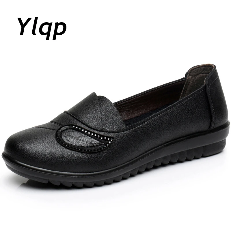 

2018 New Fashion Women Flat Shoes with Diamond Woman Hand-sewn Leather Loafers Ladies Slip on Boats Shoes for Women Falts