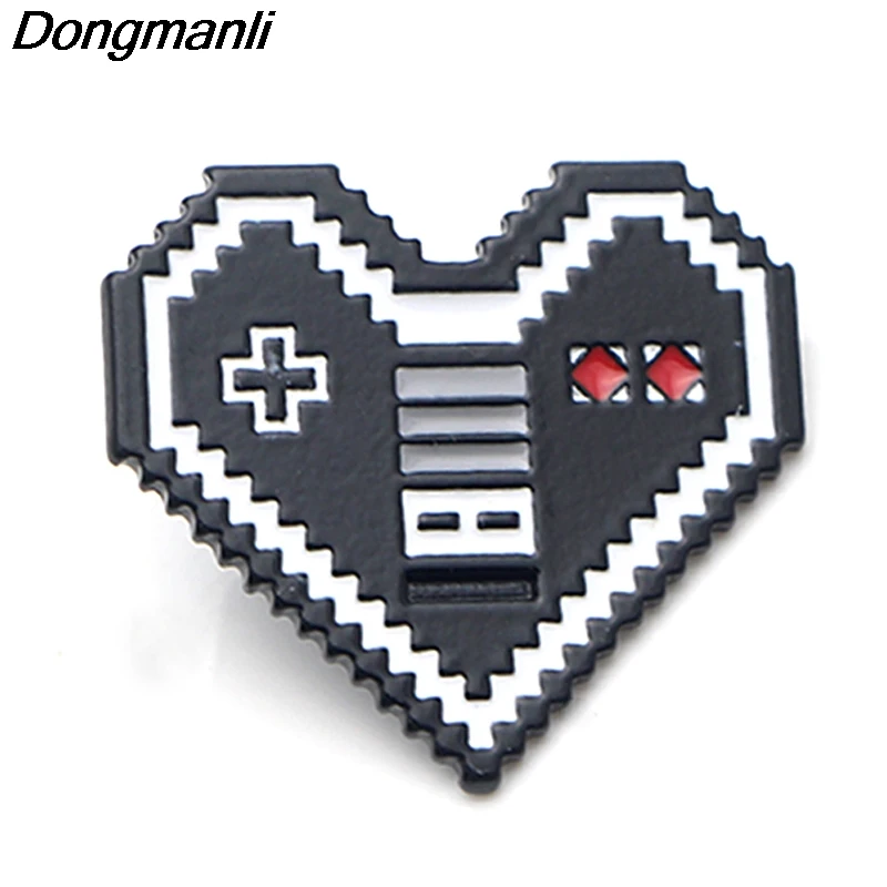 

P3838 Dongmanli Game machine Heart-shaped Metal Enamel Brooches and Pins Collection Lapel Pin Backpack Badge Collar Jewelry