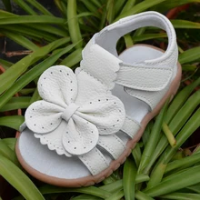 Новые сандалии для девочек из натуральной кожи белые летние ходунки обувь с бабочкой противоскользящая подошва для детей ясельного возраста 12,3-18,3 стелька