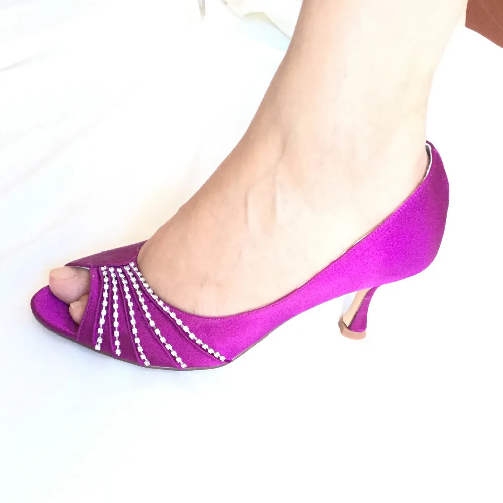 Creativesugar d'orsay с открытым носком сбоку атласные туфли плиссированные стразы леди Обувь на высоком каблуке вечерние свадебные туфли элегантные женские туфли-лодочки
