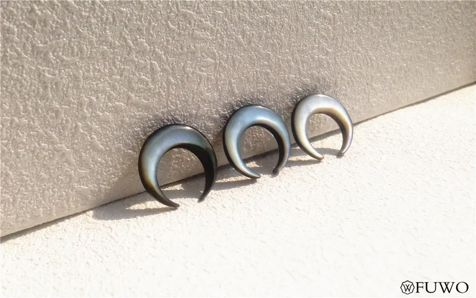 20mm Natural Black Shell Crescent Pendant 9