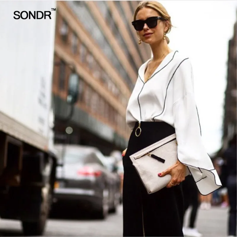 

SONDR 2019 spring street snap seiko V collar black and white shirt split wide sleeve chiffon blouse Loose pajamas style