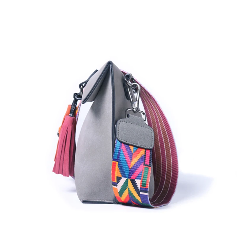 DAUNAVIA العلامة التجارية المرأة حقيبة ساعي Crossbody حقيبة شرابة حقائب كتف الإناث مصمم حقائب النساء أكياس مع الملونة حزام