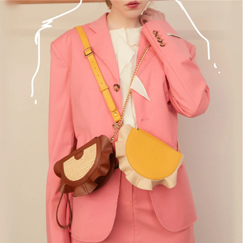 

Designer Pleated Semi-circular Straw Bags for Women Stitching PU Leather Handbags Chain Crossbody Bags for Women Purse Clutch
