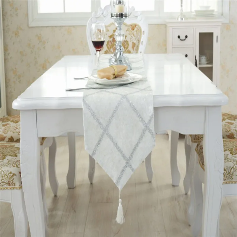 Luxury Fashion Diamond Lattice Velvet Table Runner Bed Runner Party Wedding Decors Stripe End of the Bed Table Cloth Towels Luxury Fashion Diamond Lattice Velvet Table Runner Bed Runner Party Wedding Decors Stripe End of the Bed Table Cloth Towels