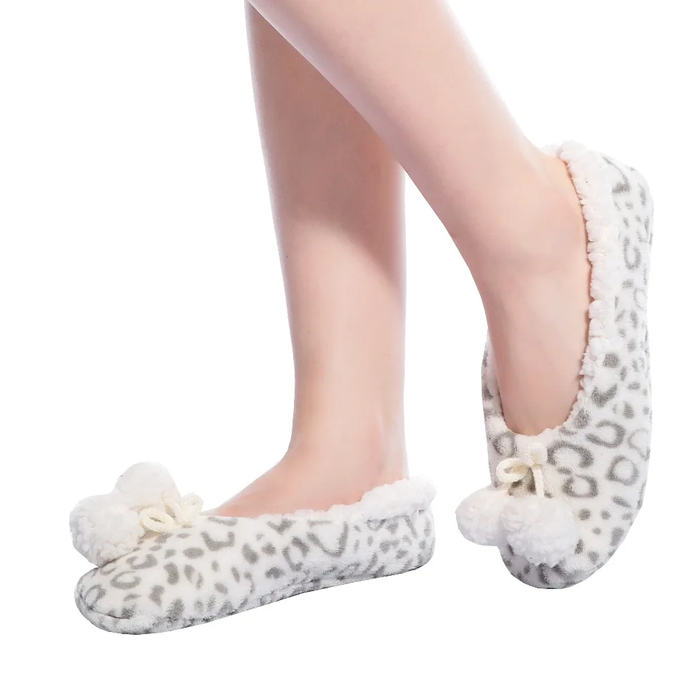 

FRALOSHA Women Leopard indoor shoes Christmas floor shoes non-slip soft home boots and the same bathrobe series White Leopard