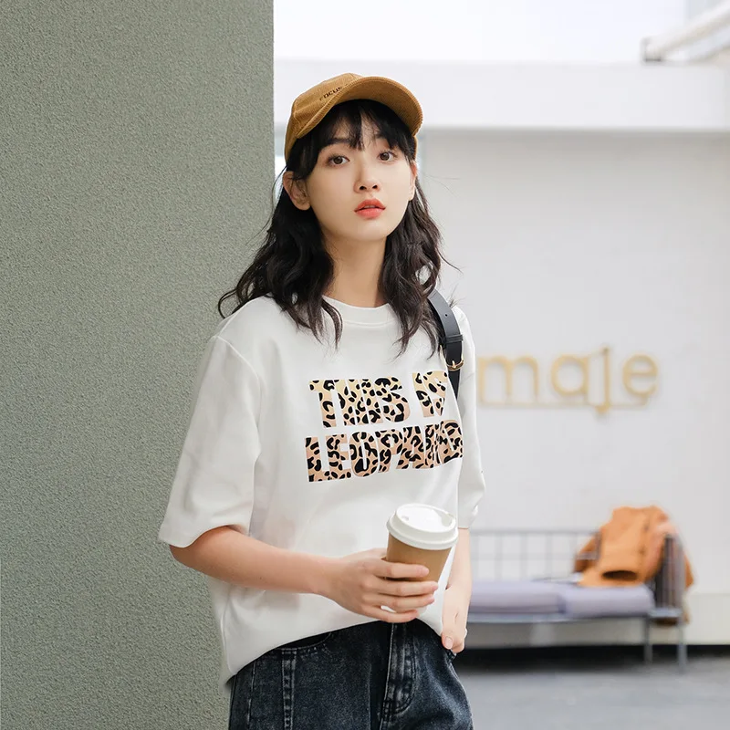 ليوبارد طباعة القمصان النساء 2019 الربيع الصيف الساخن تيز عارضة س الرقبة قصيرة الأكمام المتناثرة بارد خطابات تي شيرت الإناث قمم ليوبارد طباعة القمصان النساء 2019 الربيع الصيف الساخن تيز عارضة س الرقبة قصيرة الأكمام المتناثرة بارد خطابات تي شيرت الإناث قمم