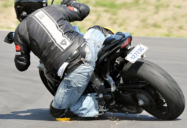 a Prova di Blocco Antiscivolo Protezione Parastinchi per Moto da Corsa di Motocross Movable Ginocchio Parastinchi Pads HBRT Moto Knee Protector 