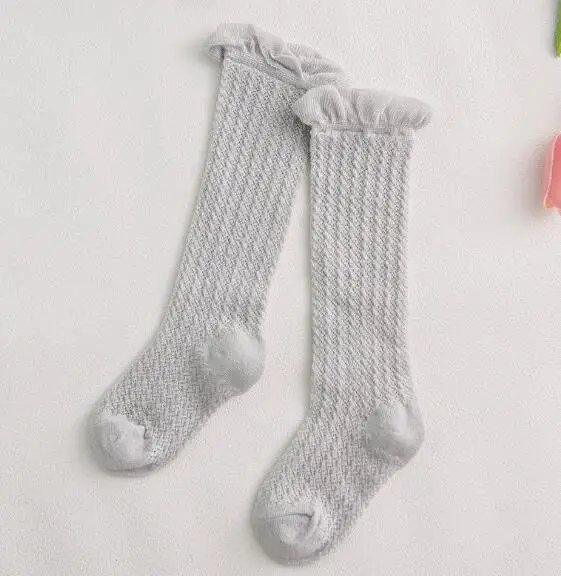 Носки для маленьких девочек, тонкие сетчатые хлопковые Дышащие носки для маленьких мальчиков, носки до колена для новорожденных девочек - Цвет: Gray