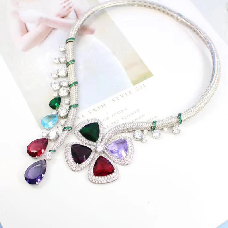 

Hot Brand Fashion Party Feast Jewelry For Women Banquet Flower Pendant Crystal Necklace Hyperbole Necklace Fine Costume Jewelry